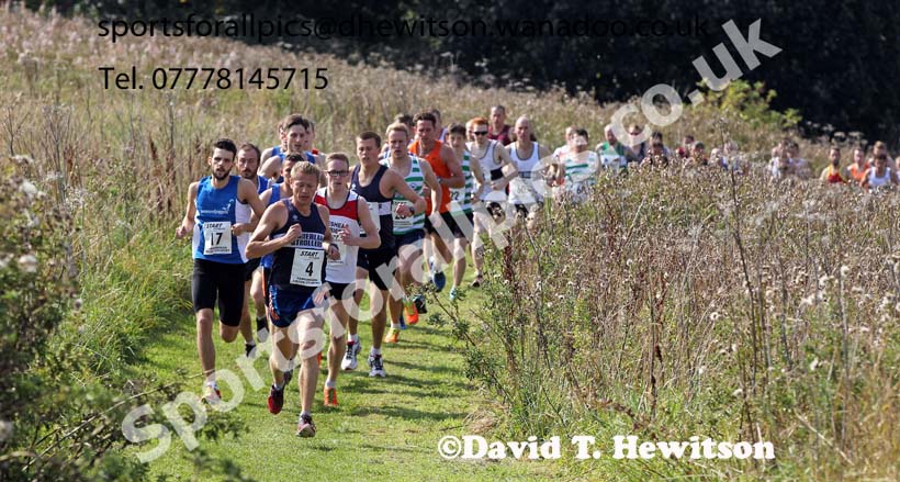 Soon after the start of the first leg of the mens 4 x 1.8 mile relay Sunderland Harreirs Open Cross Country. Photo: David T. Hewitson/Sports for All Pics